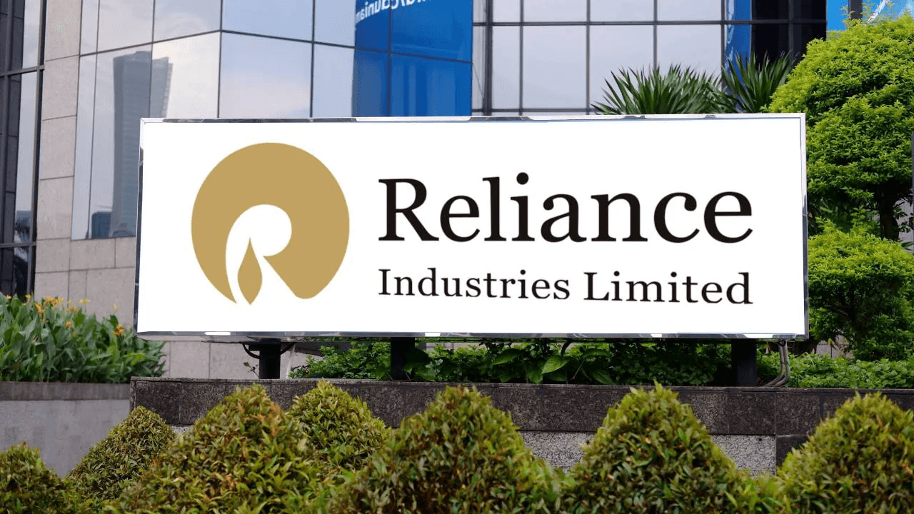 Reliance hits ₹10 lakh crore milestone